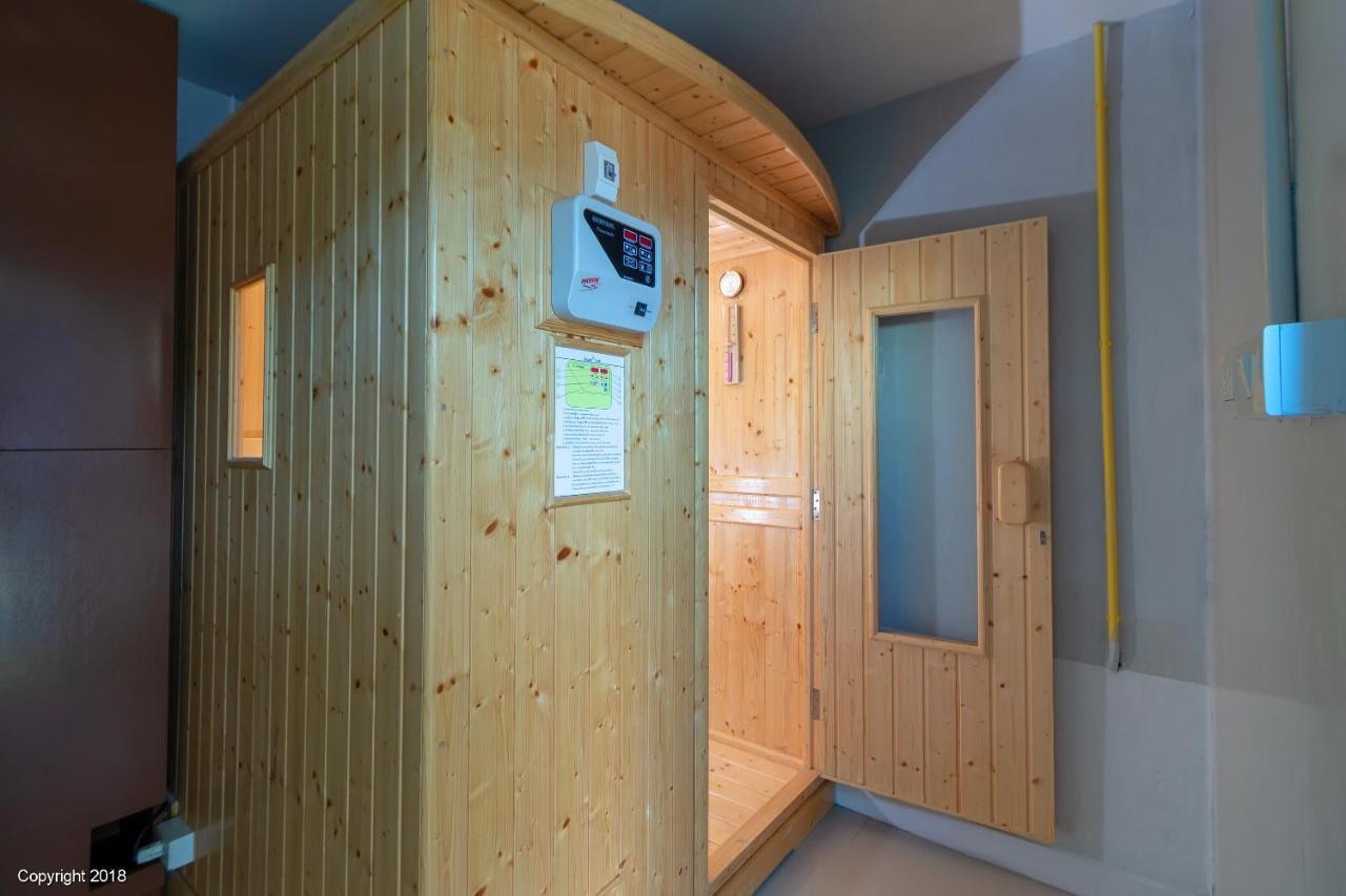 Modern Living Hotel