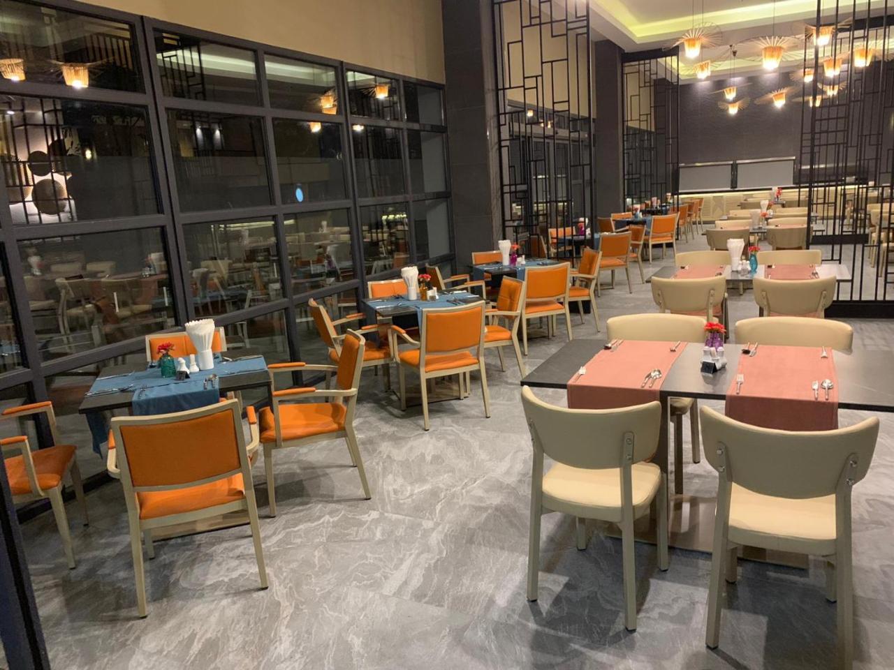 Hotel Woovo Phuket - Sha Extra 4*