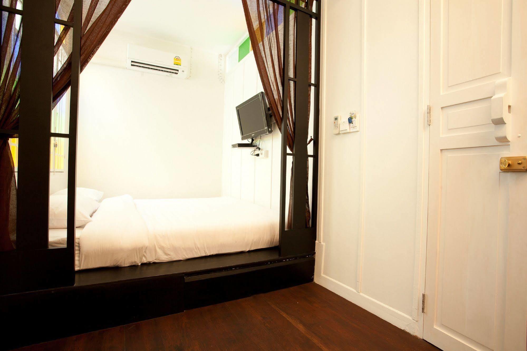 99 Oldtown Boutique Sha Extra 2* Phuket