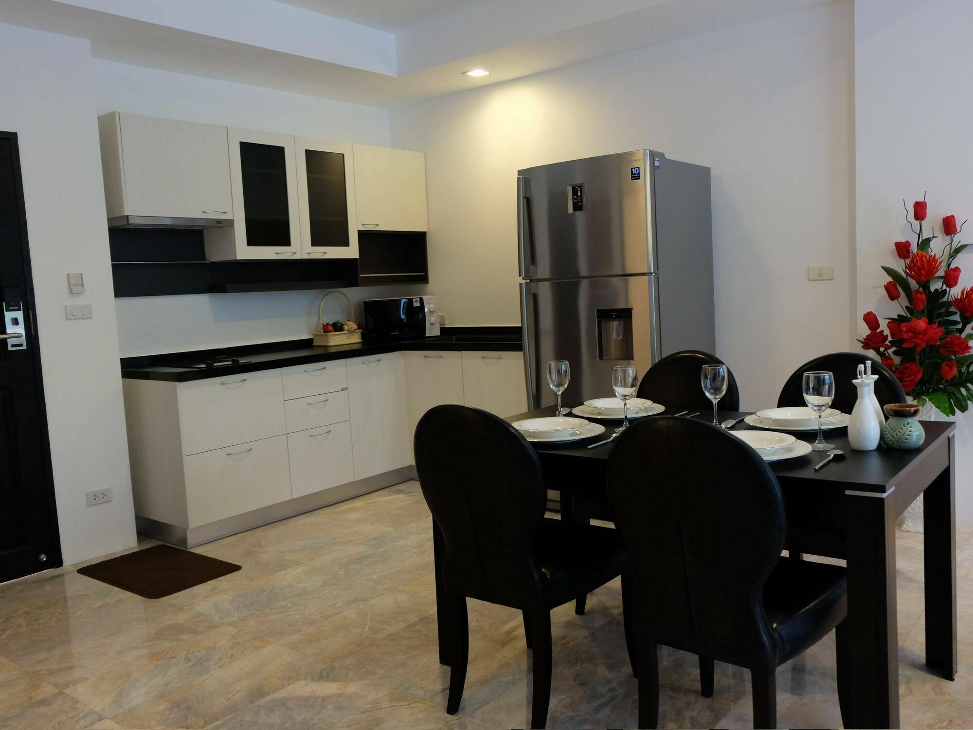 Phuket Seaview Resotel Aparthotel 4*