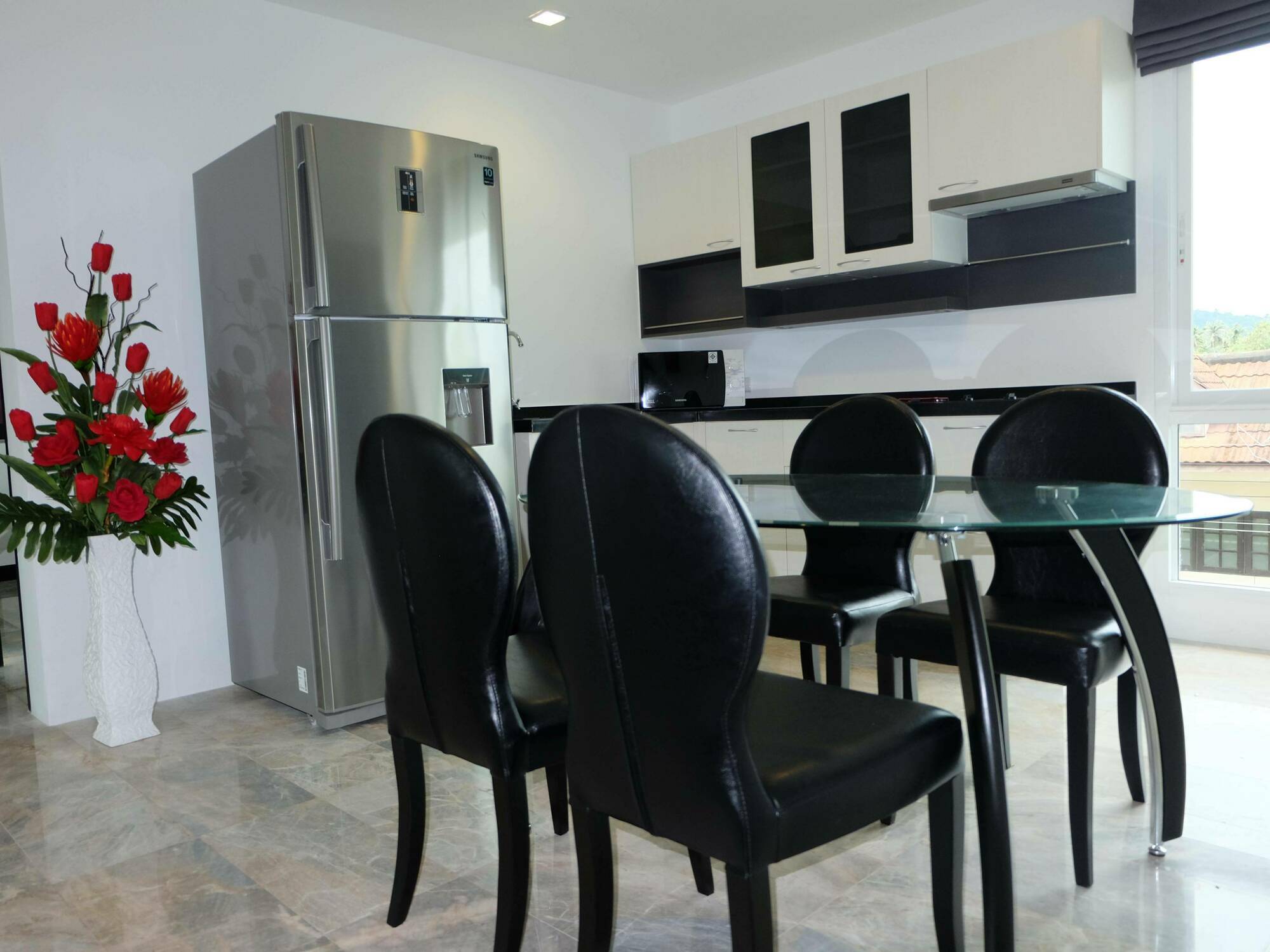 Phuket Seaview Resotel Aparthotel