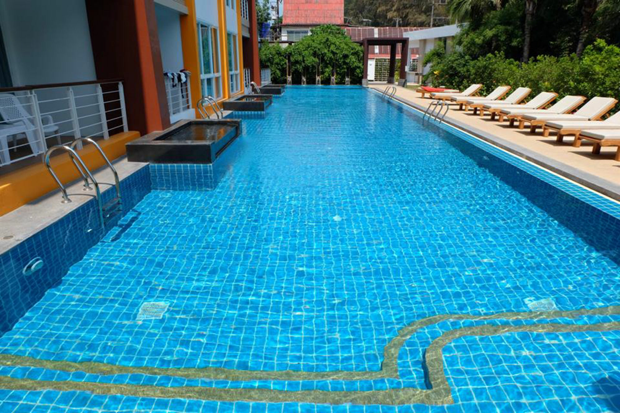 Phuket Seaview Resotel
