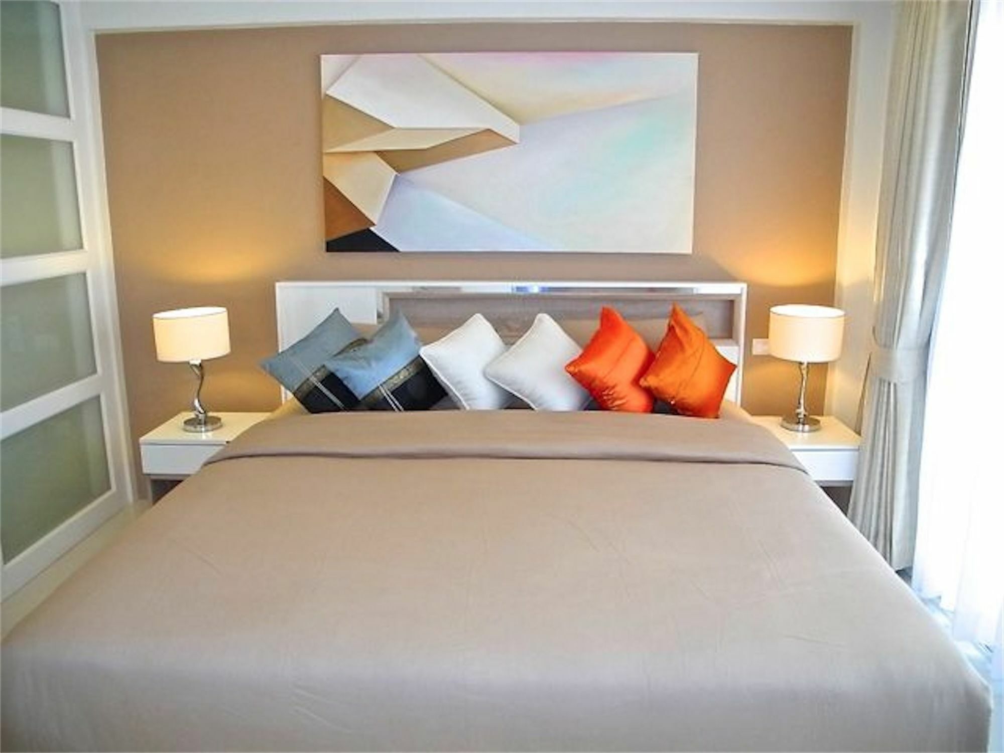 Plaza 1 Bedroom Modern Apartment Strand Kata