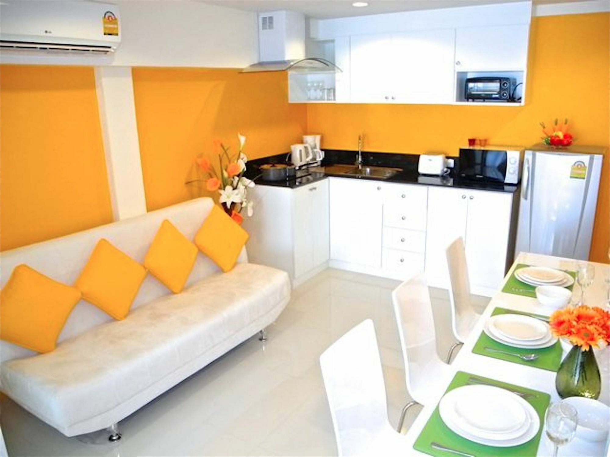 Plaza 1 Bedroom Modern Strand Kata