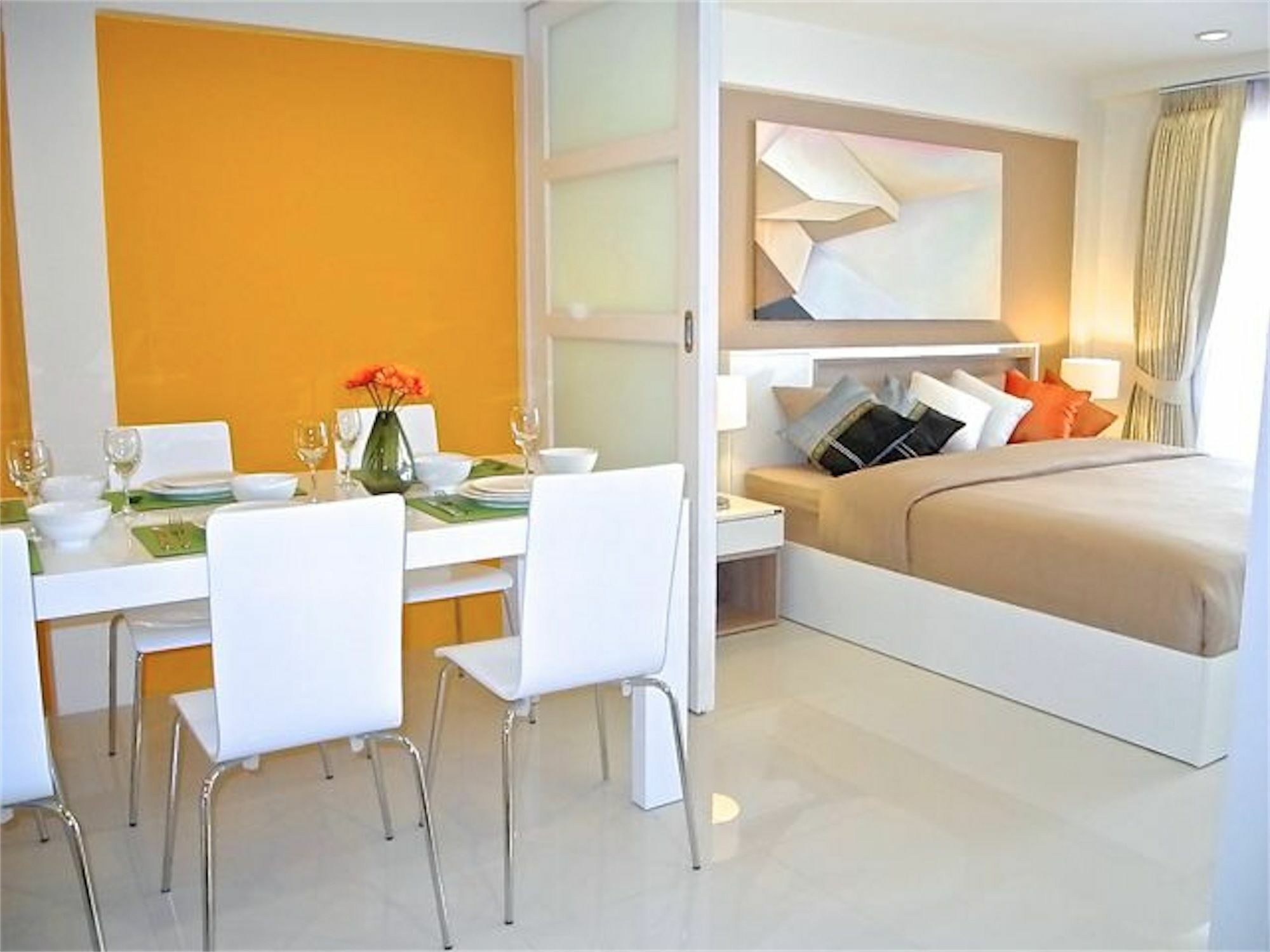Plaza 1 Bedroom Modern Strand Kata