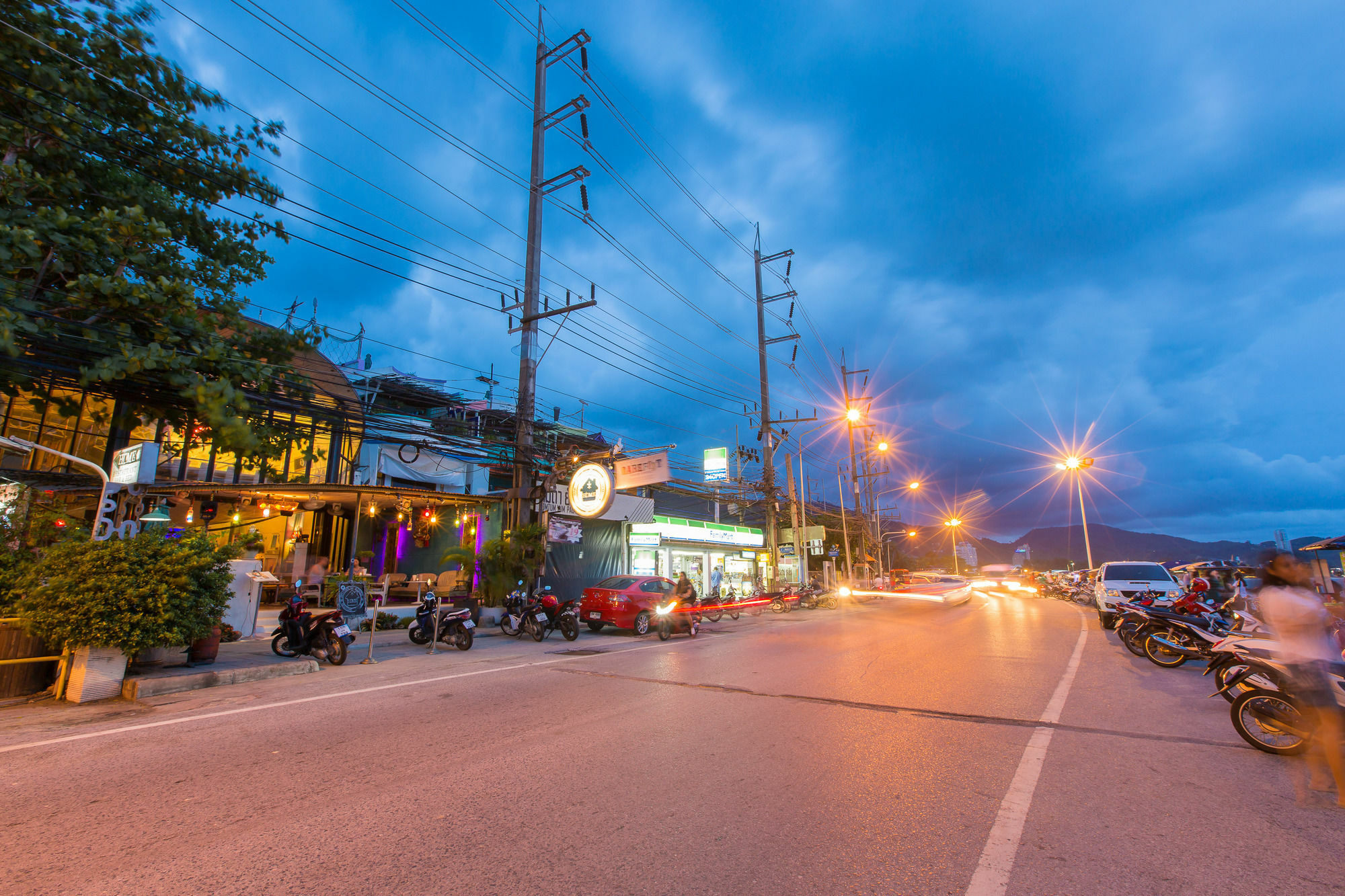 Barefoot Kalim Front Patong