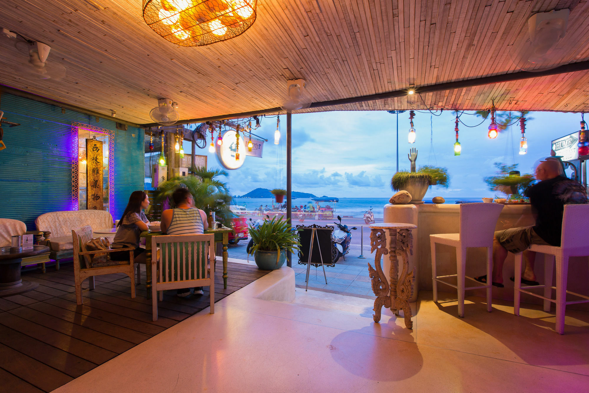 Barefoot Kalim Front Patong