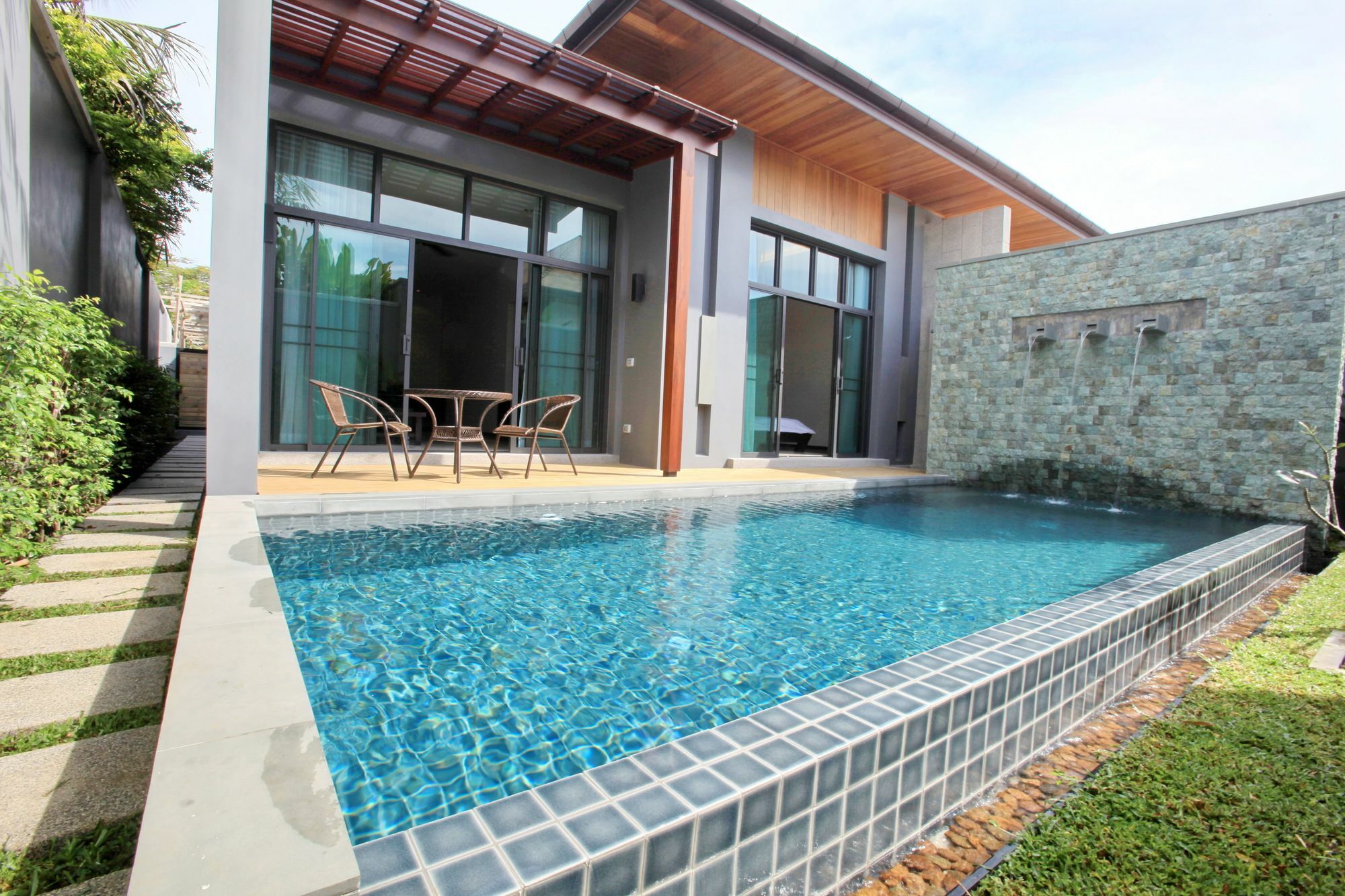 Aru Villa *