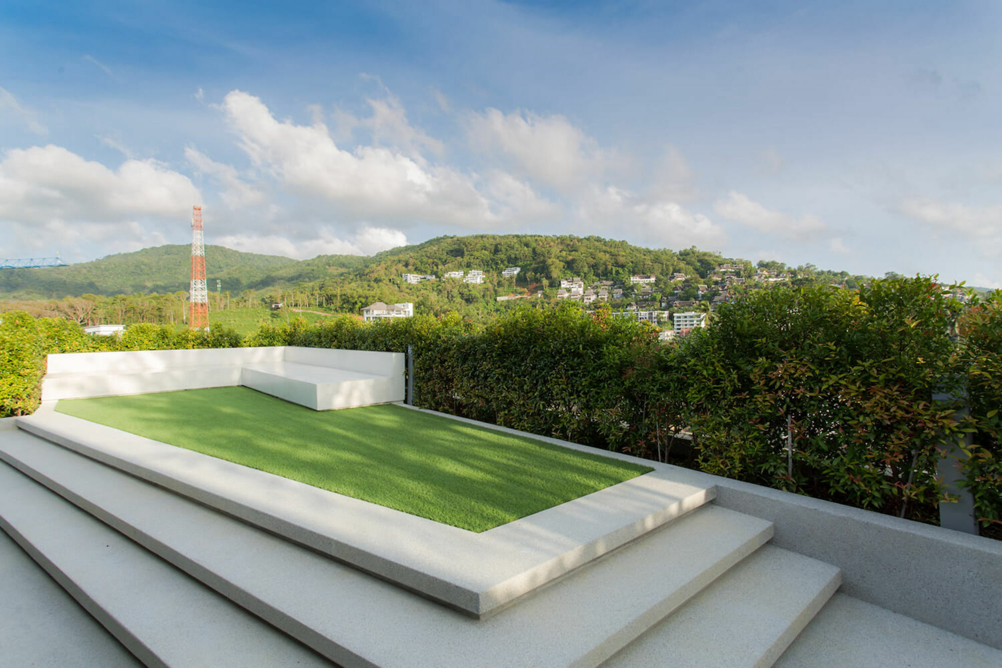 6th Avenue Surin Beach 4*