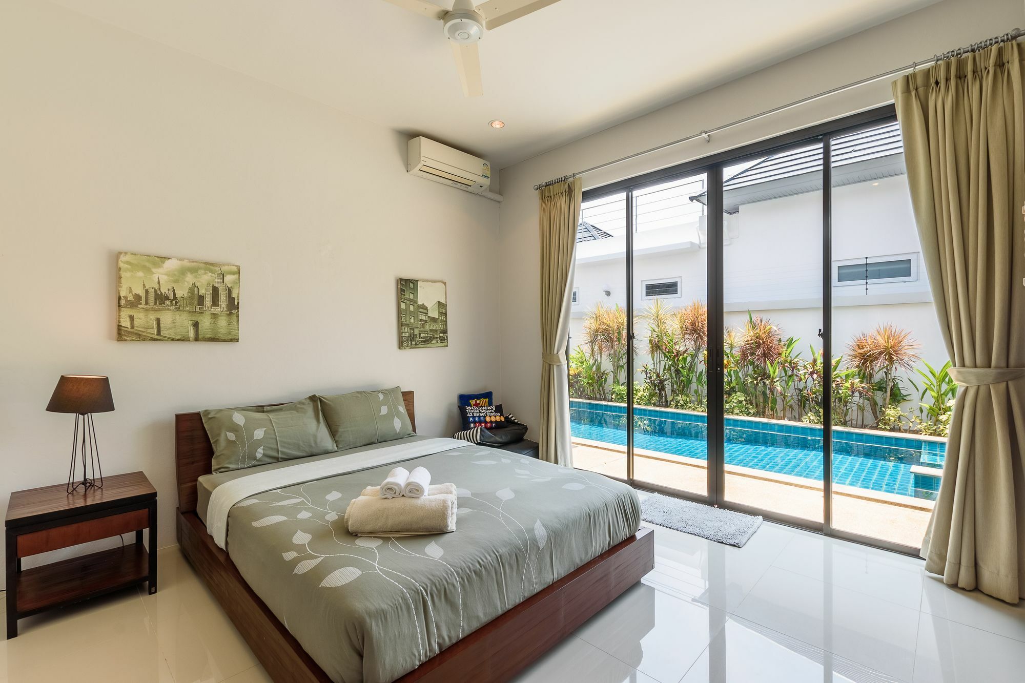Hotel Perfect 3br Pool By Intira 4*