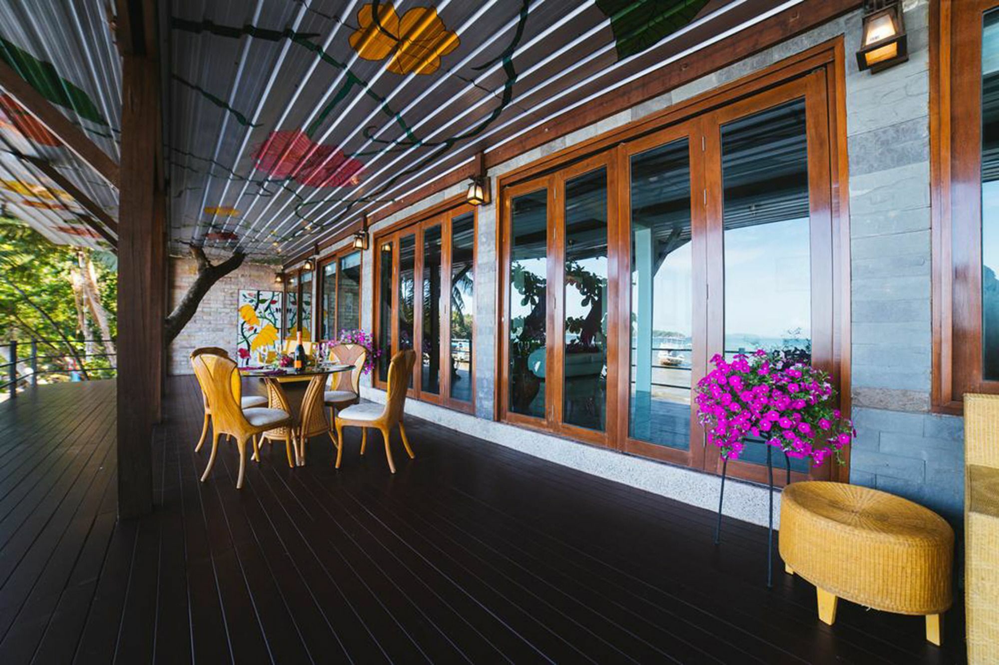 View Beachfront Holiday home *