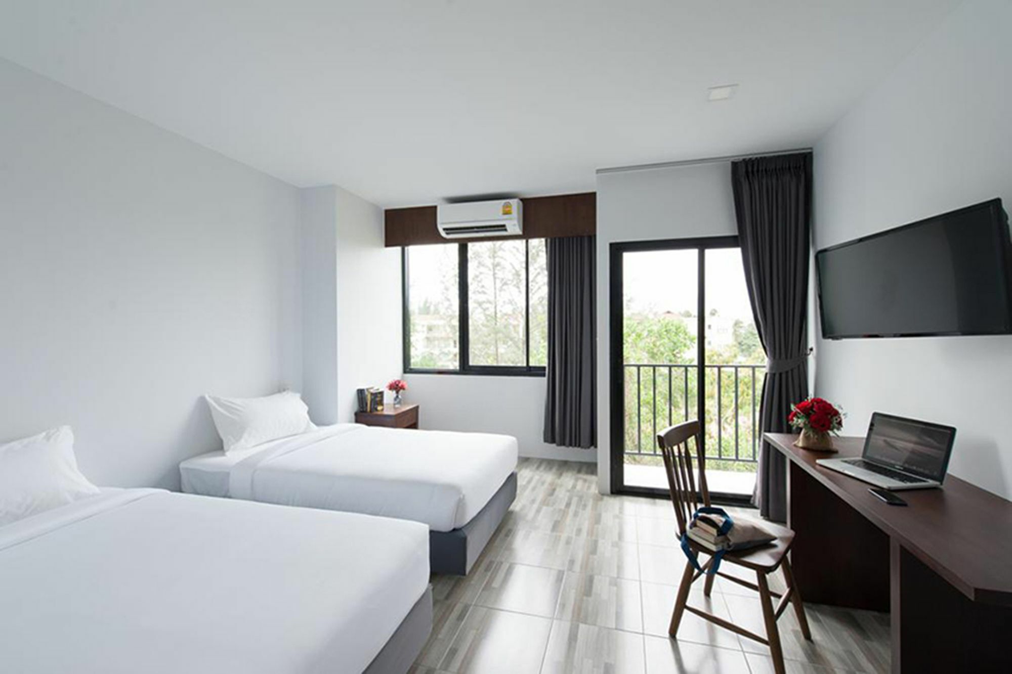 The Sixteenth Surin Apartment *