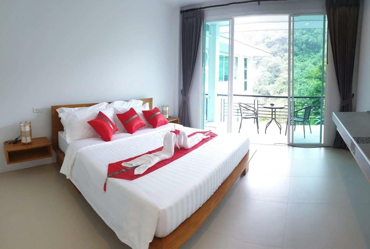L'eden Phuket 3*