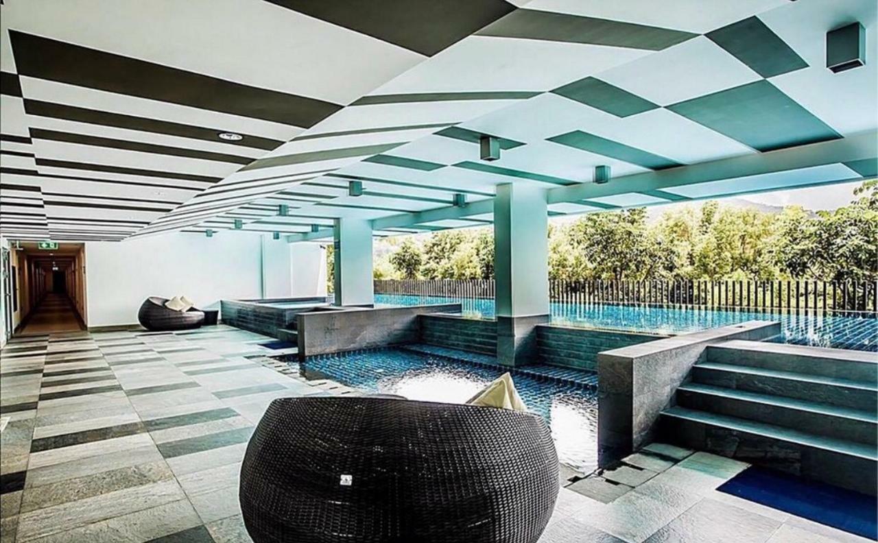 Zcape2 Condominium