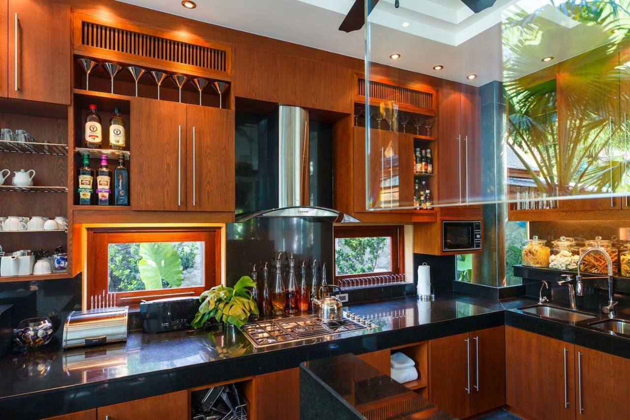Villa On The Rocks, 4 Bedrooms, Phuket Surin Beach (Phuket)