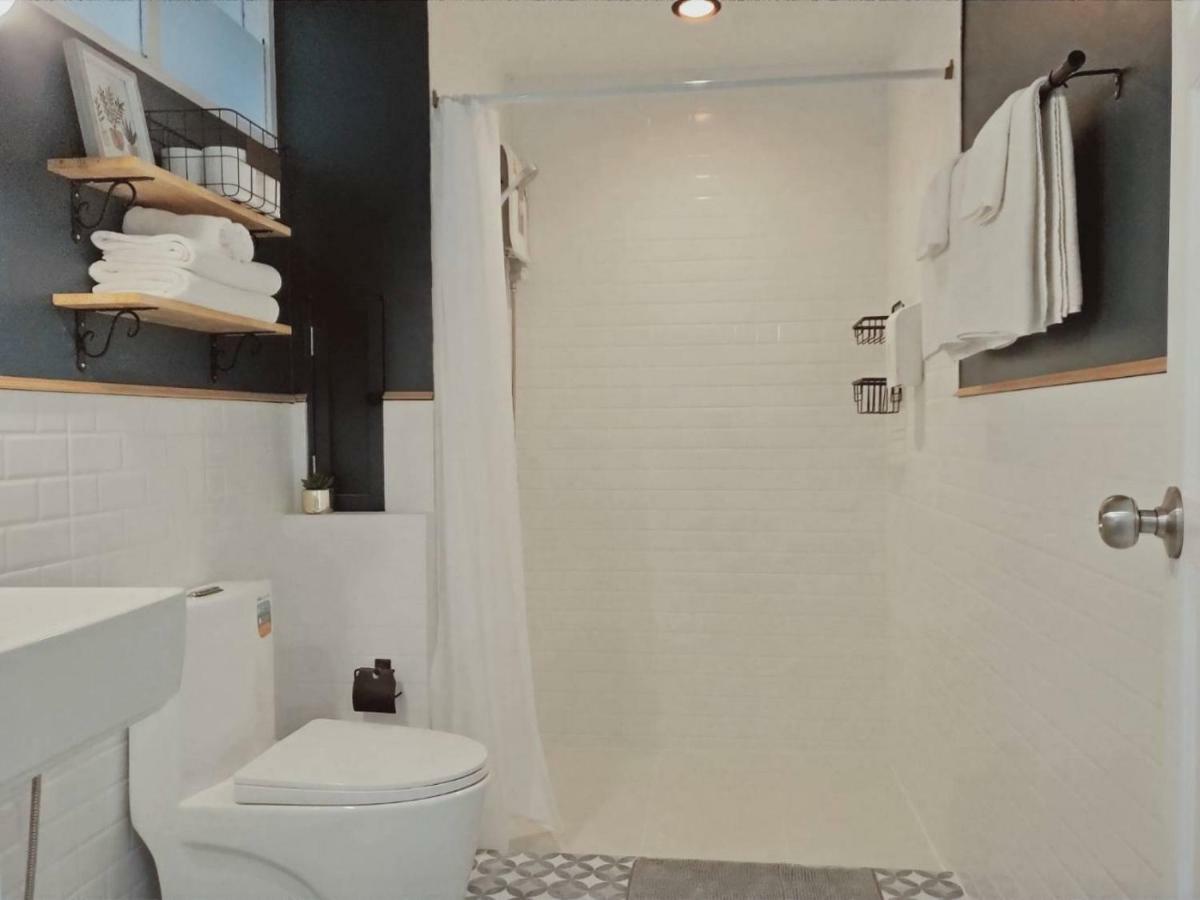 Thira House Guest house