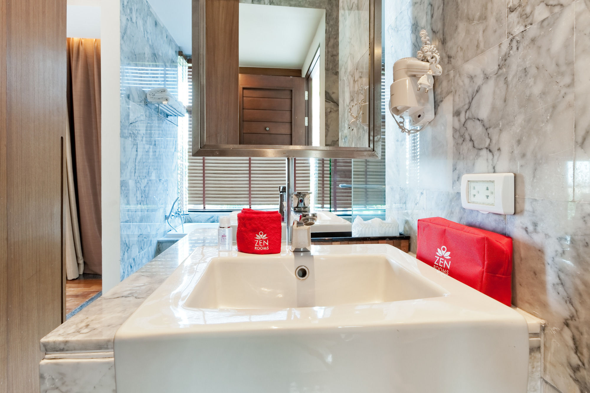 Hotel Zen Premium Phuket 4*