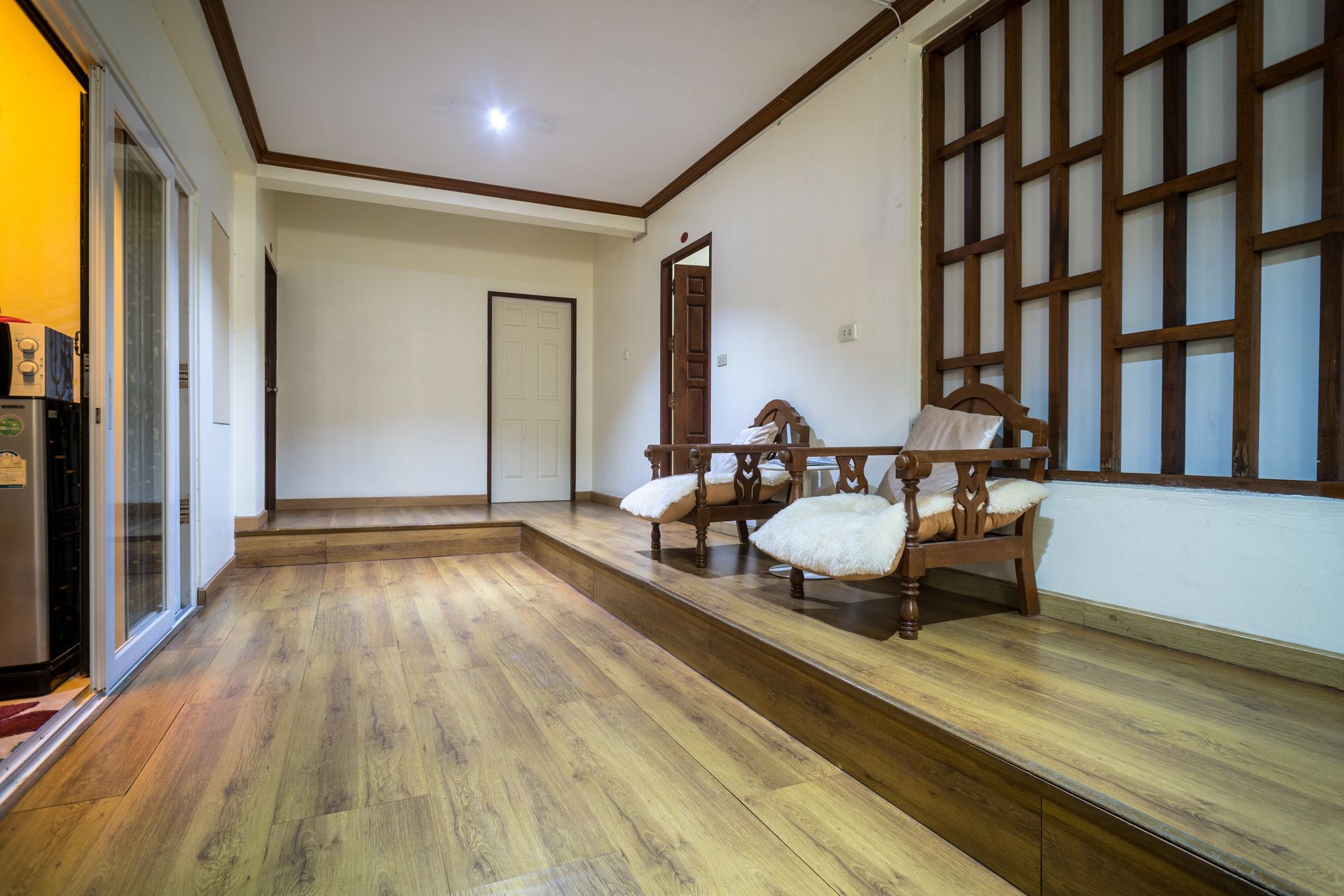 Phuket Airport & Lounge Bar Hotel 3*