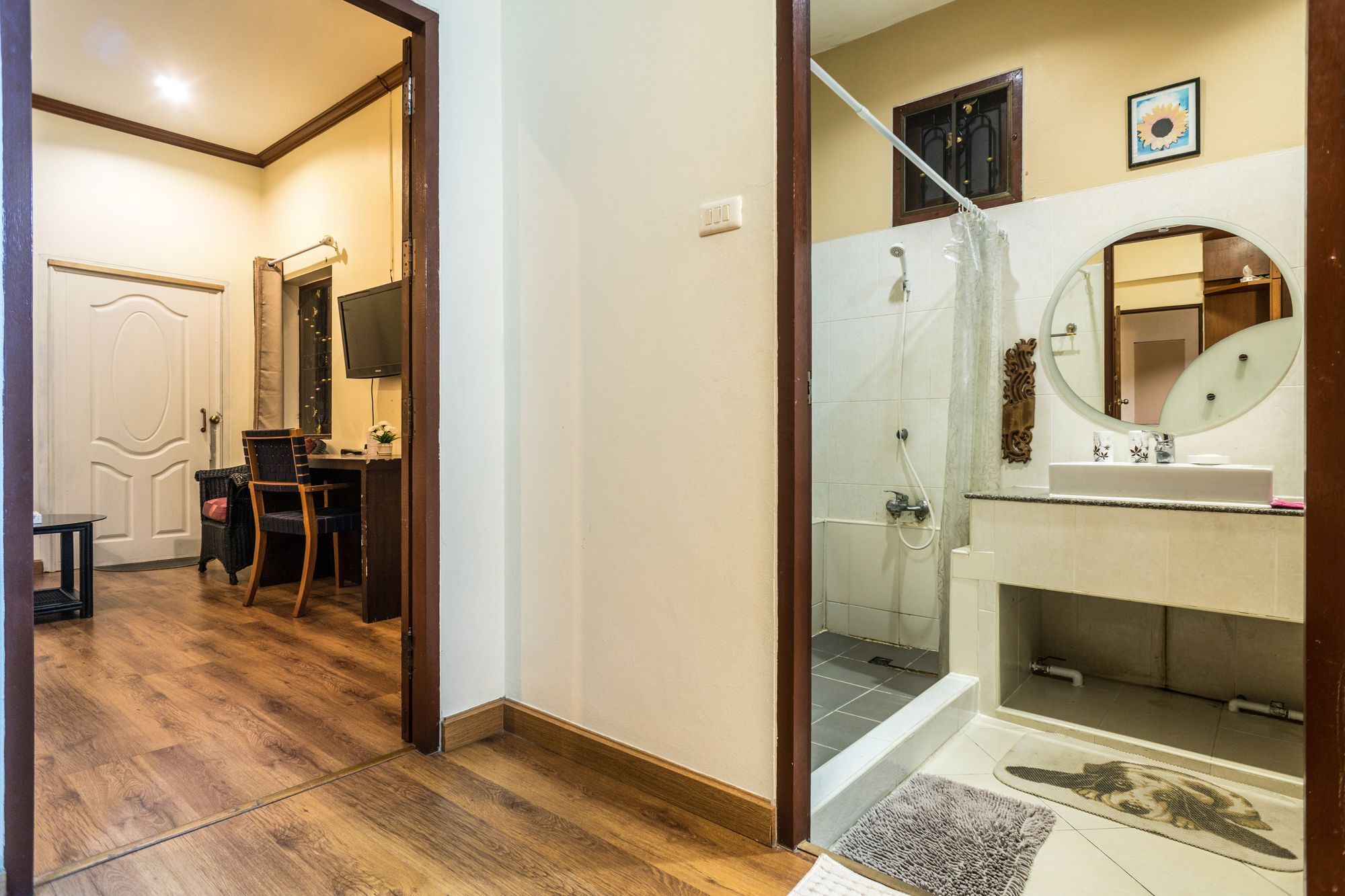 Phuket Airport & Lounge Bar Hotel