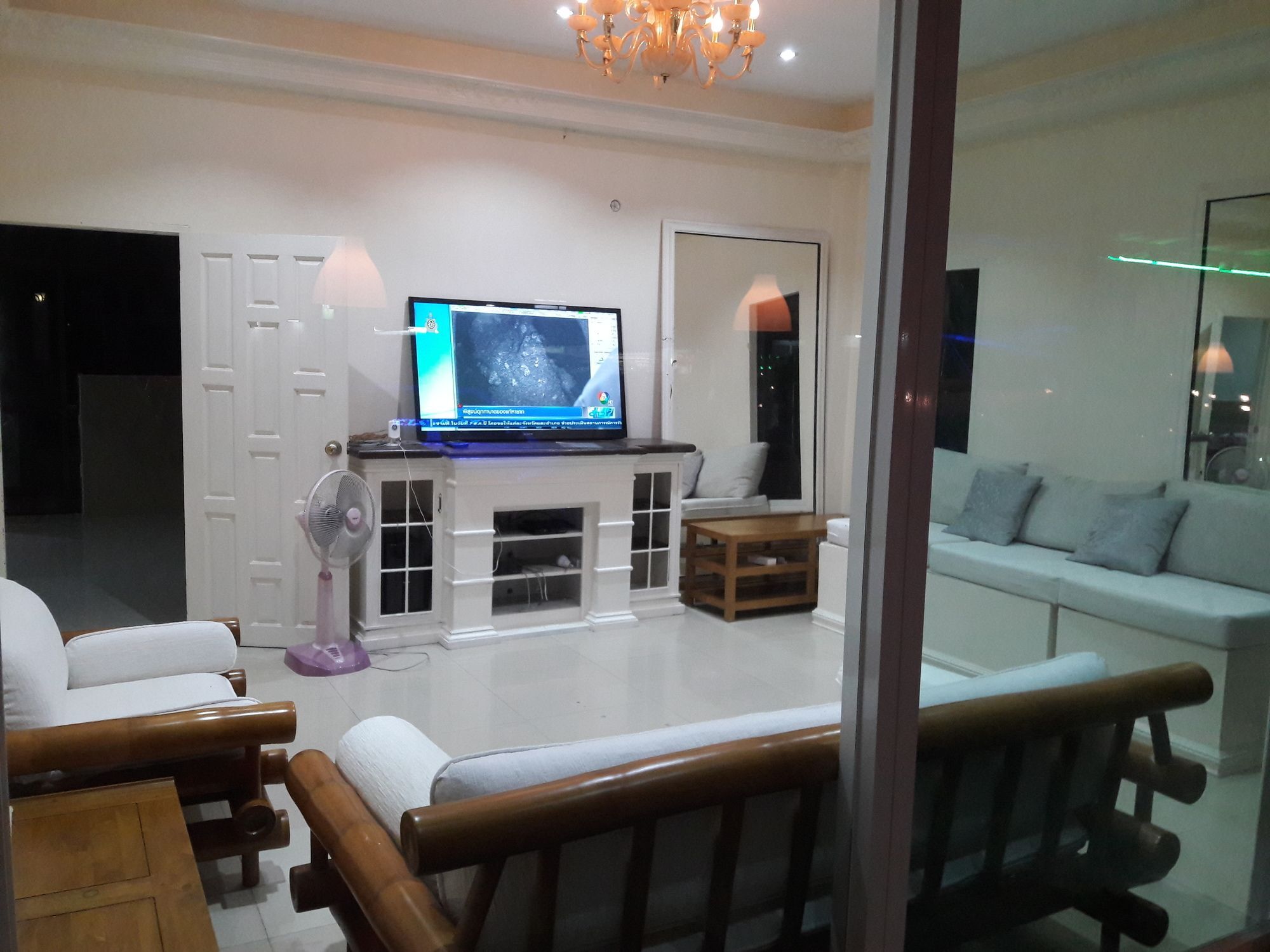 Hotel Phuket Airport & Lounge Bar
