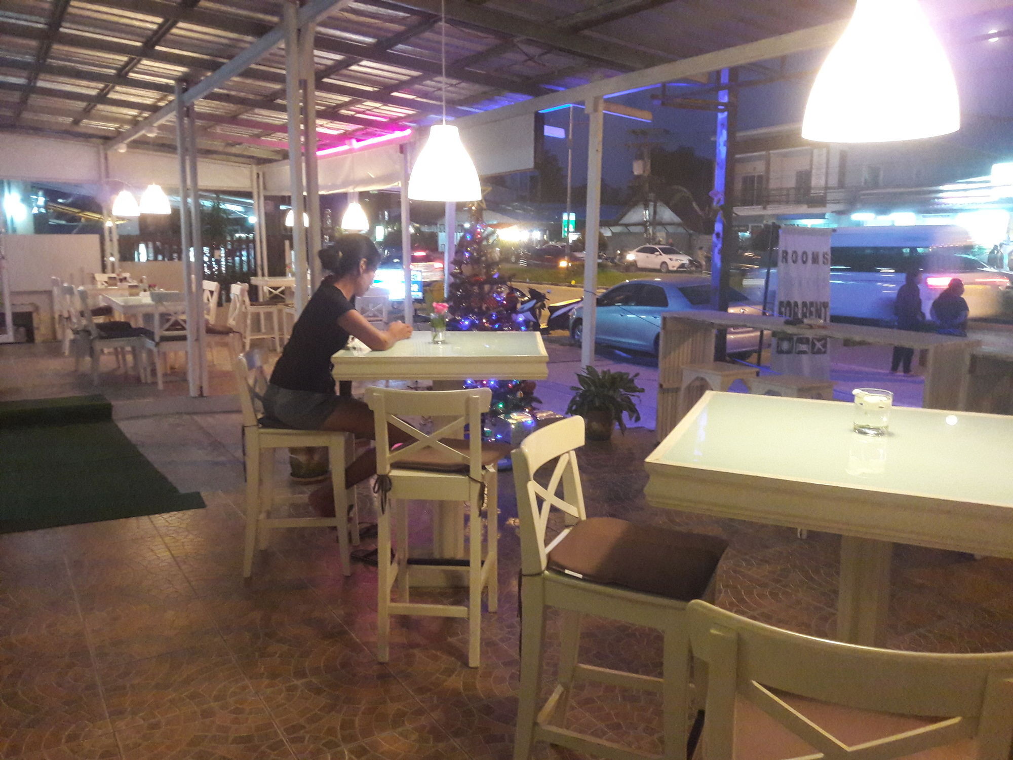 Phuket Airport & Lounge Bar Thalang