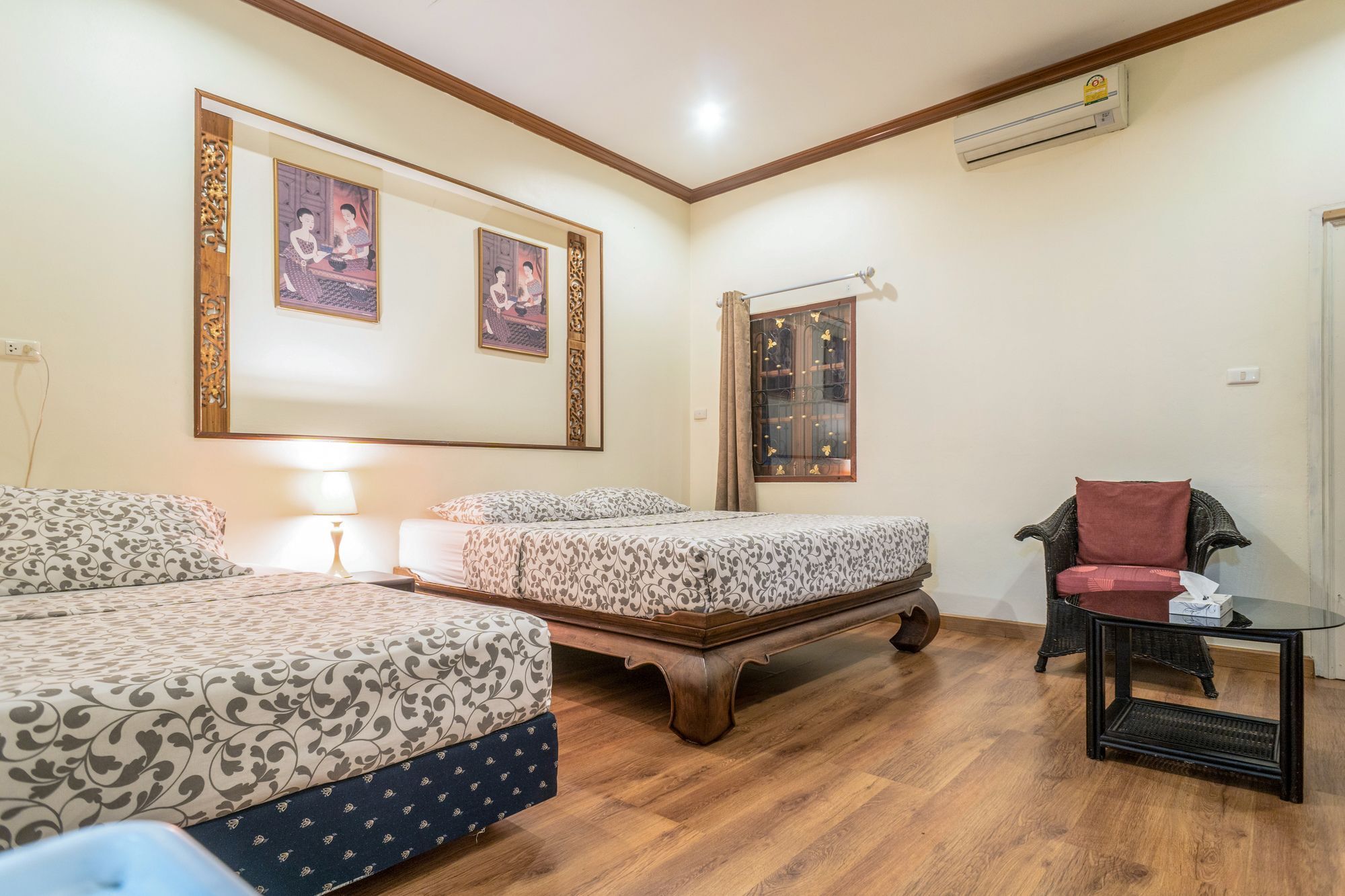 Phuket Airport & Lounge Bar Thalang