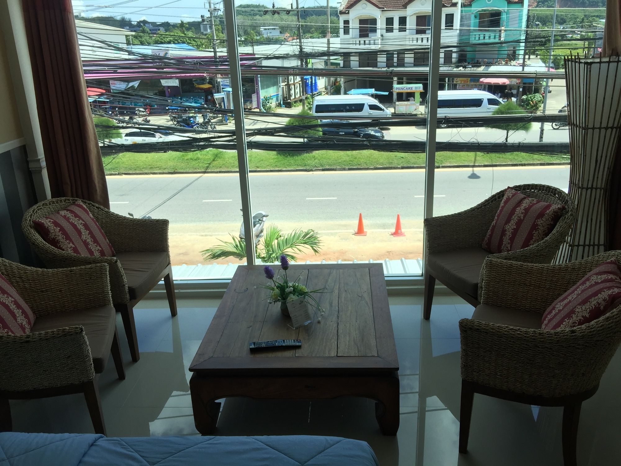 Hotel Phuket Airport & Lounge Bar