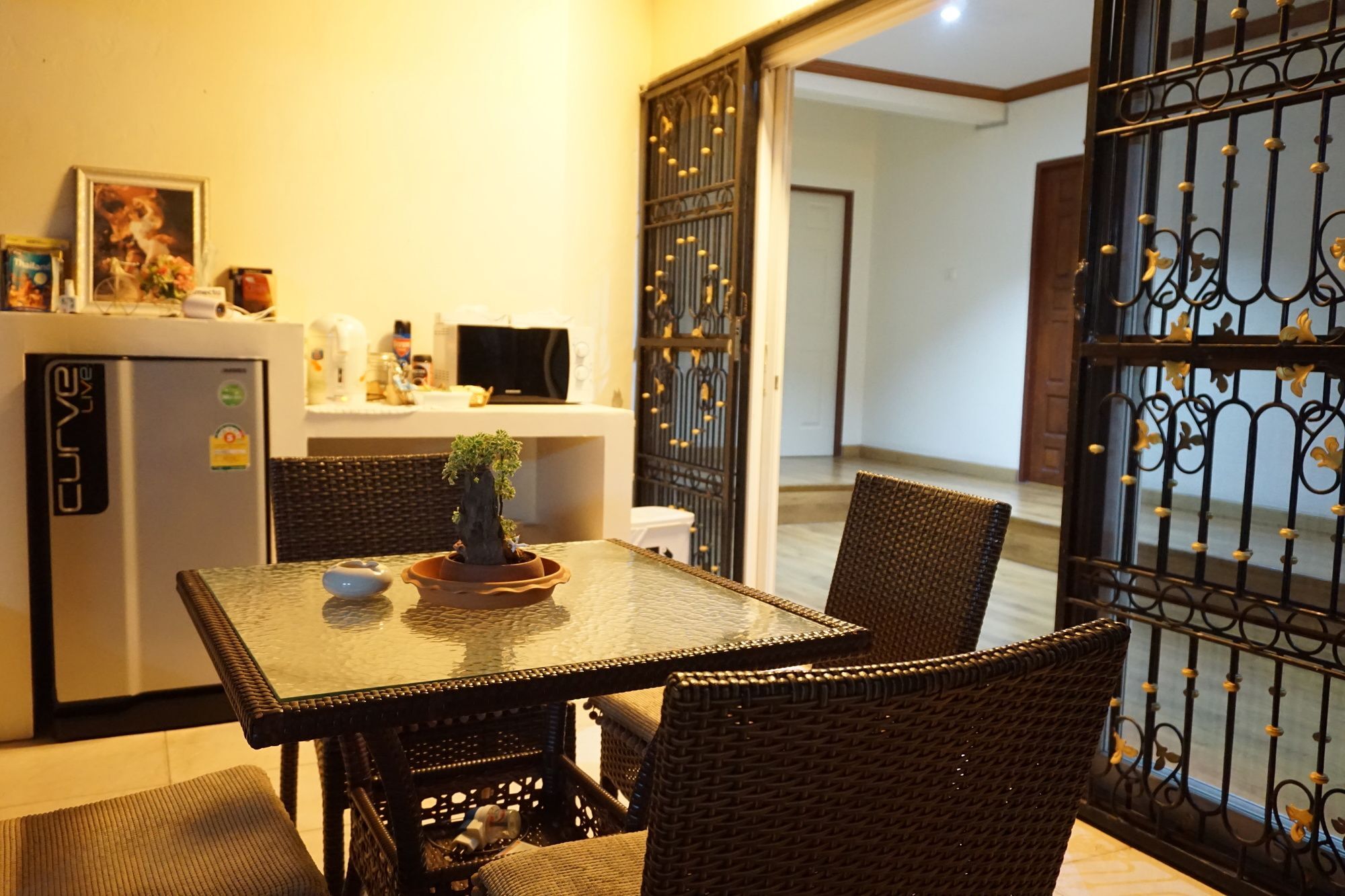 Hotel Phuket Airport & Lounge Bar
