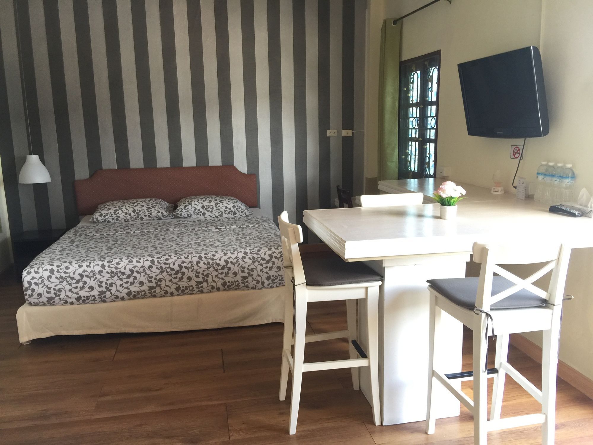 Phuket Airport & Lounge Bar Thalang
