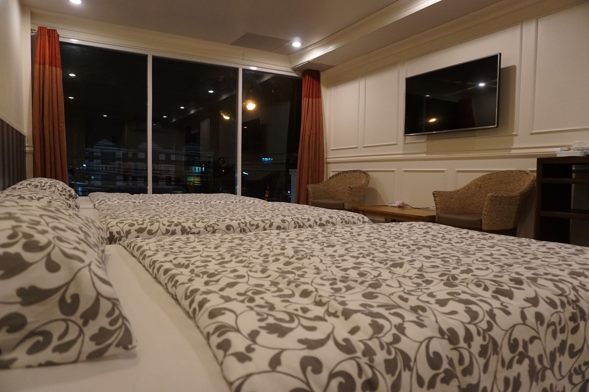 Phuket Airport & Lounge Bar Thalang