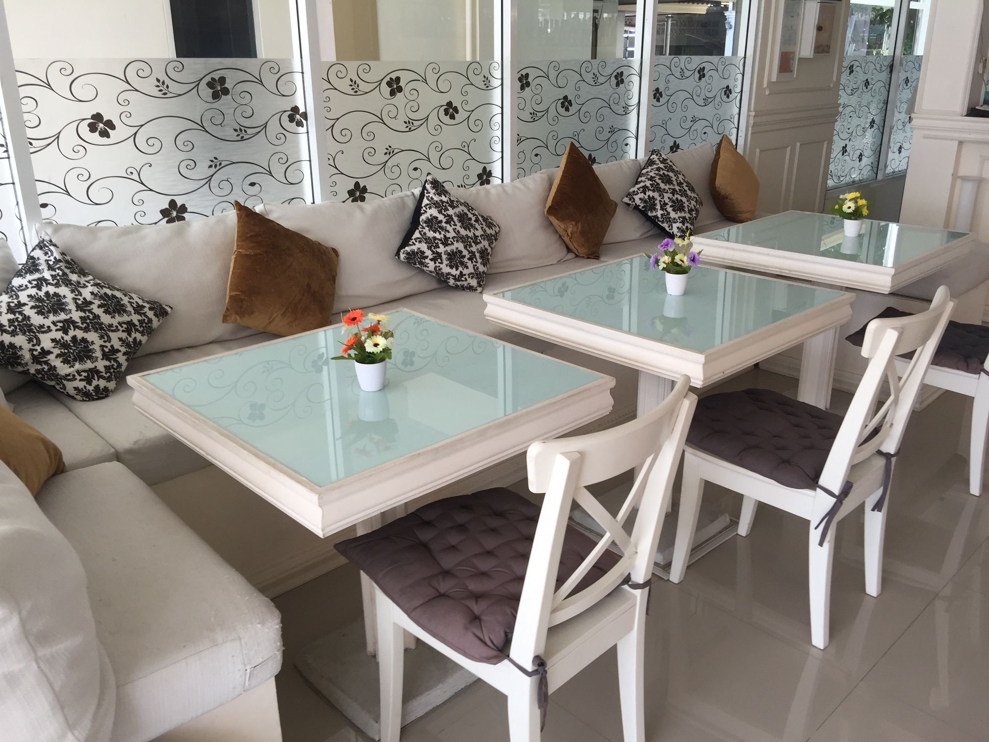 Phuket Airport & Lounge Bar
