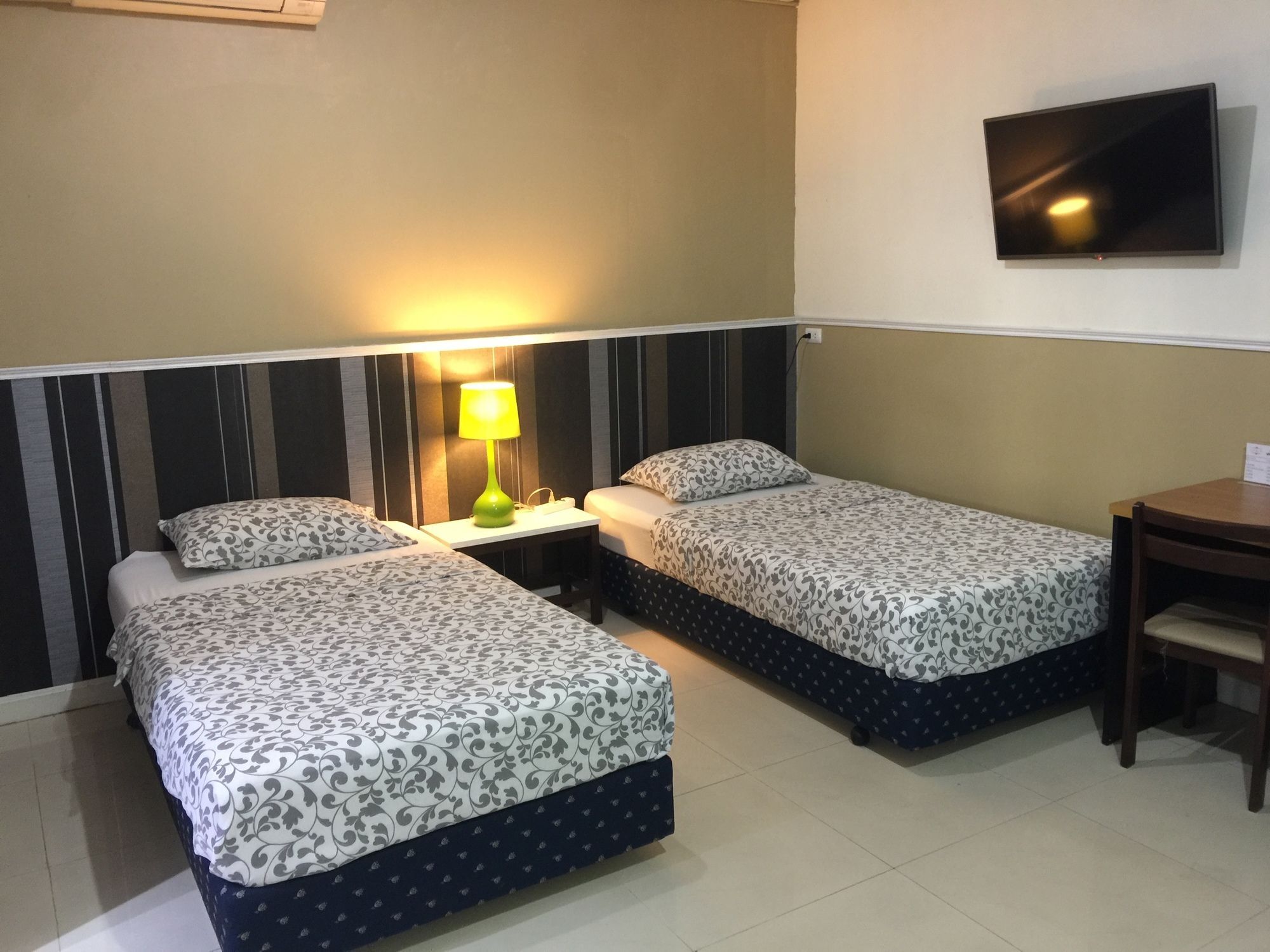 Phuket Airport & Lounge Bar Hotel Thalang