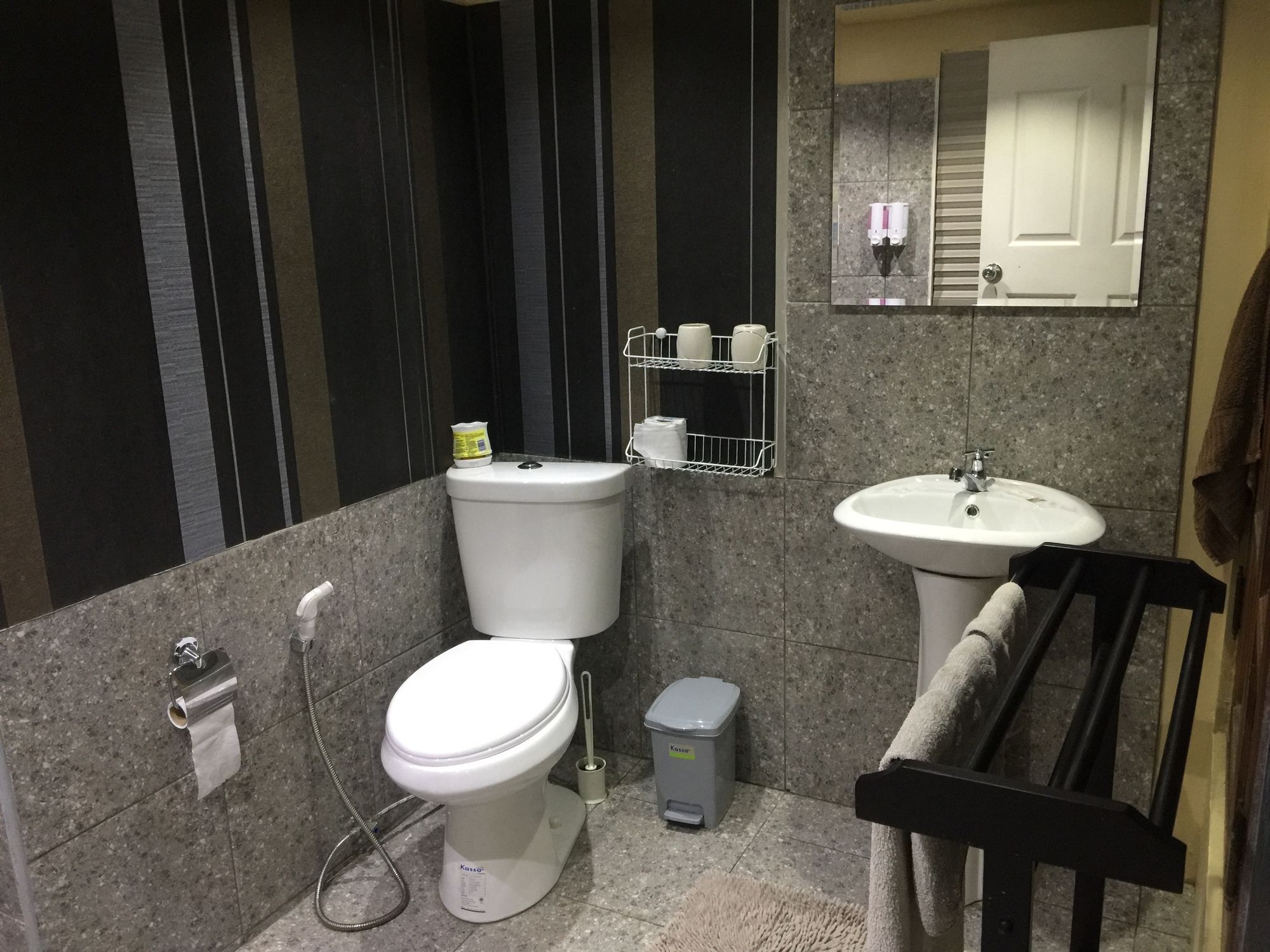Phuket Airport & Lounge Bar Hotel 3*