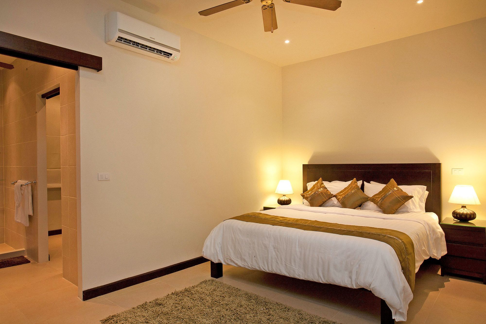 Apartment Pagarang 6 Bed Beautiful Poolside Dining Area *