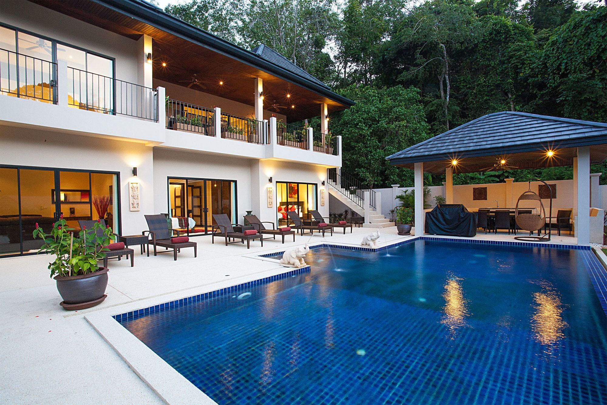 Pagarang 6 Bed Beautiful Poolside Dining Area Apartment