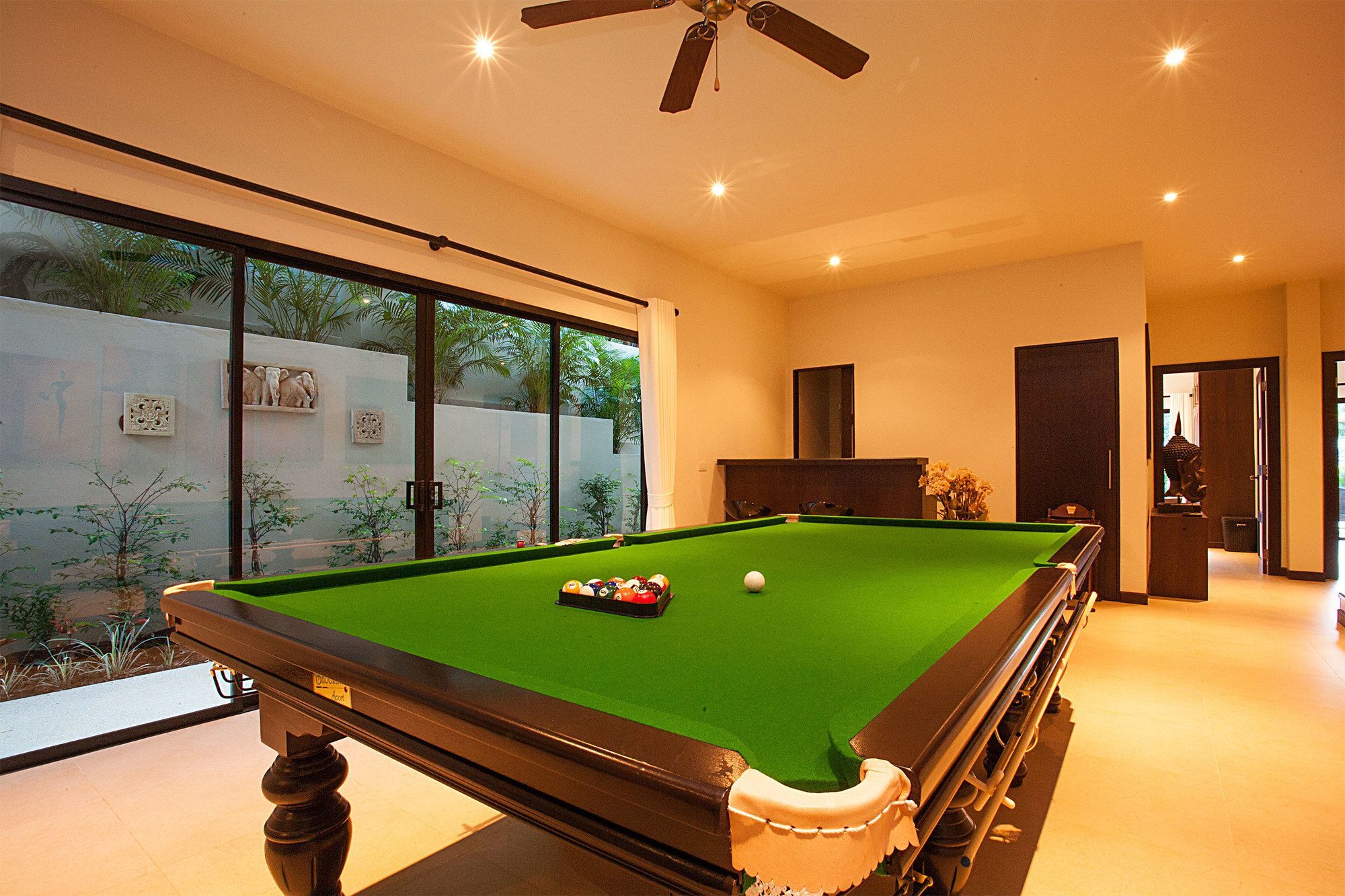 Pagarang 6 Bed Beautiful Poolside Dining Area *