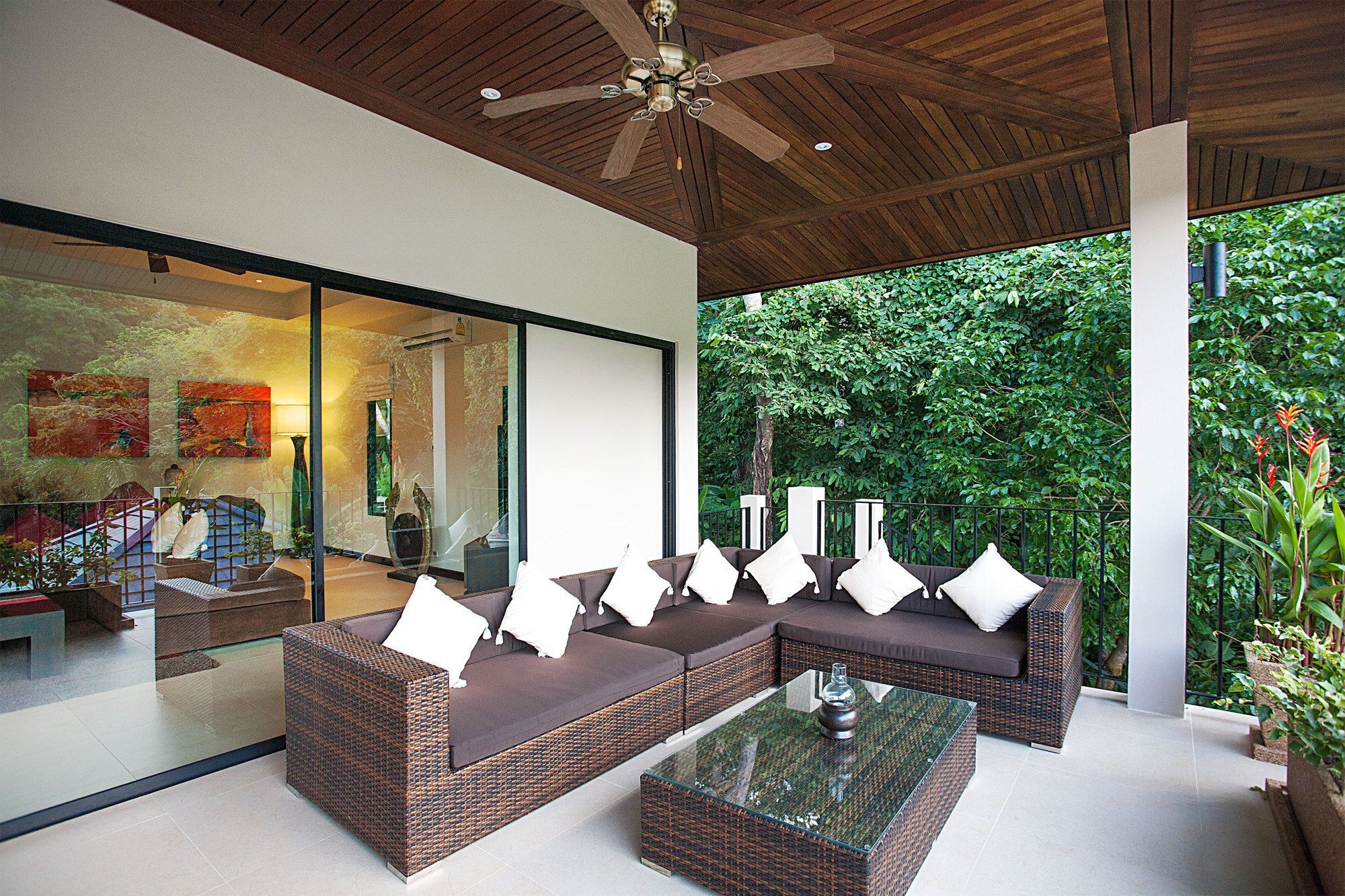 Apartment Pagarang 6 Bed Beautiful Poolside Dining Area
