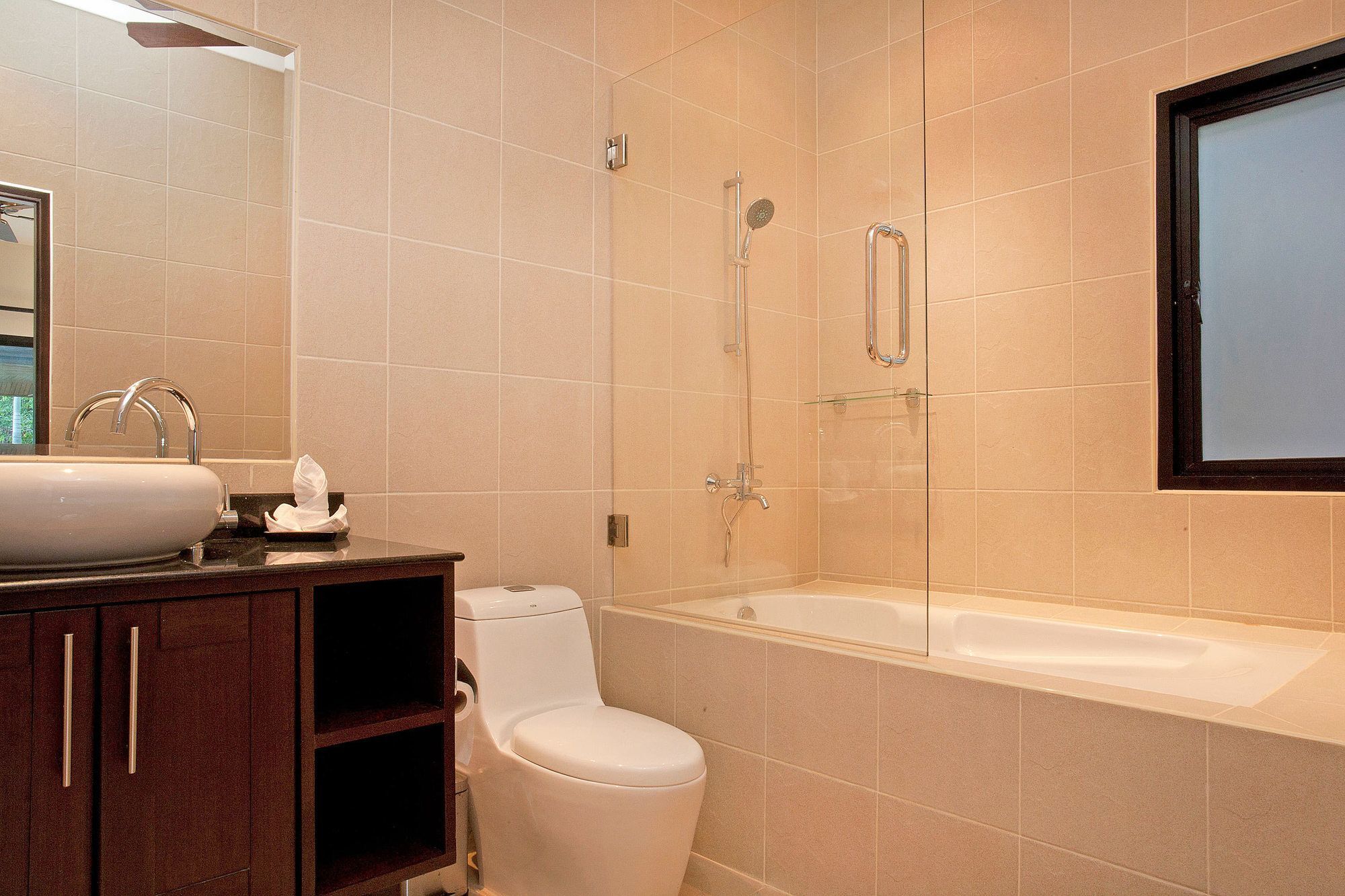 Pagarang 6 Bed Beautiful Poolside Dining Area Apartment *
