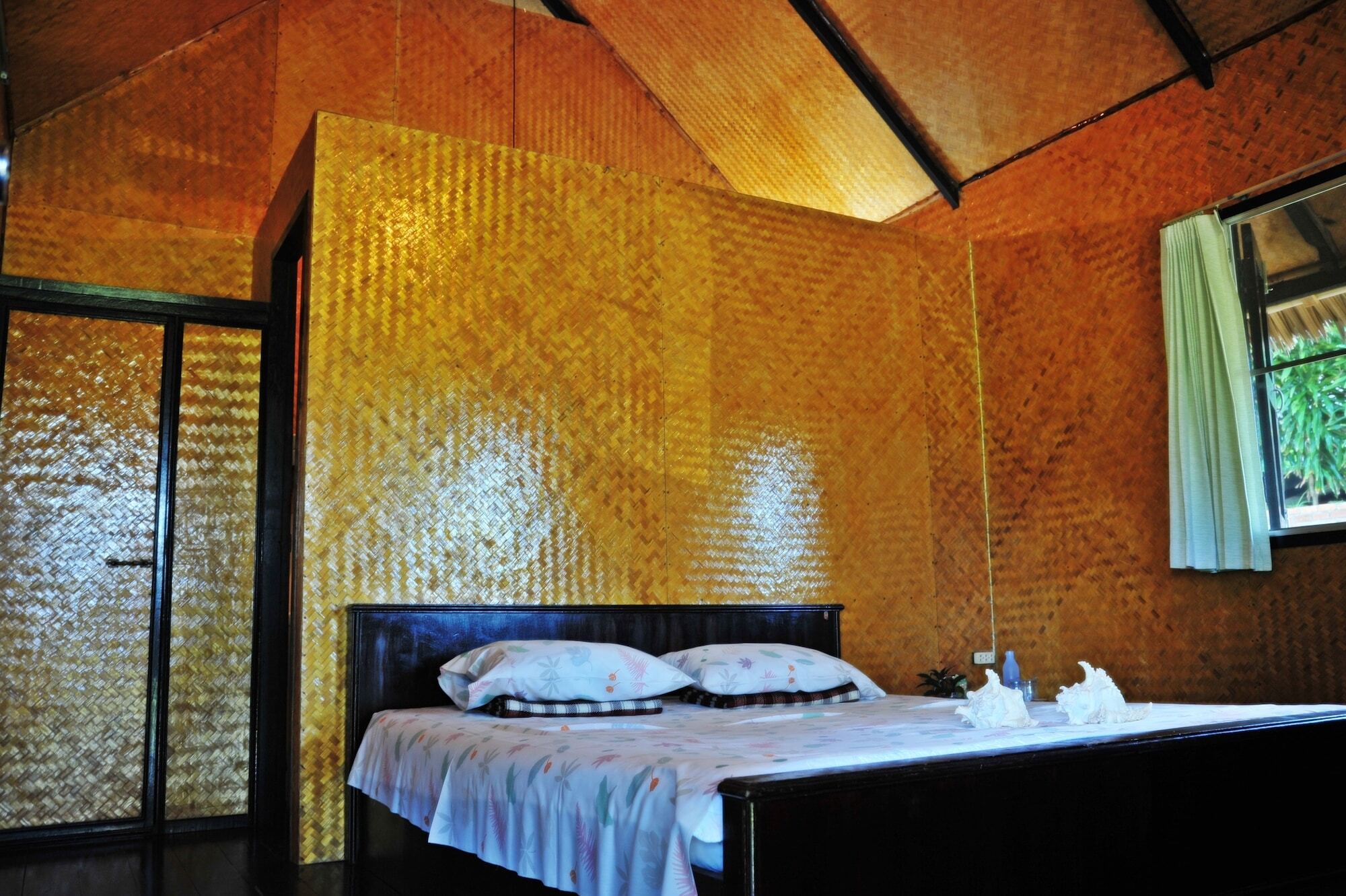 Naiya Hotel 2*