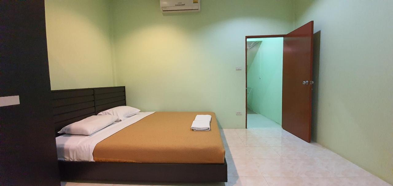 Hotel Well By Palai Seafood Chalong