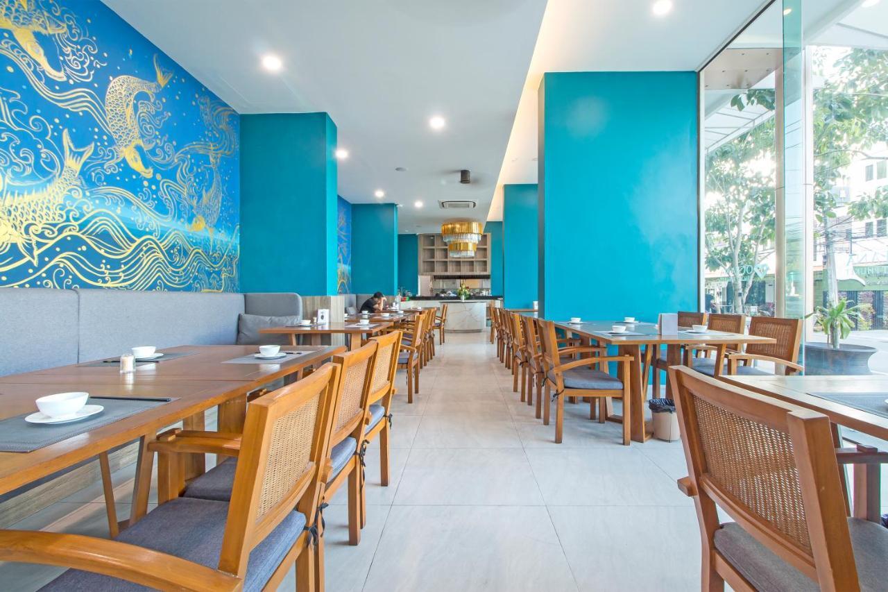 Oceana By A Building Strand Kamala