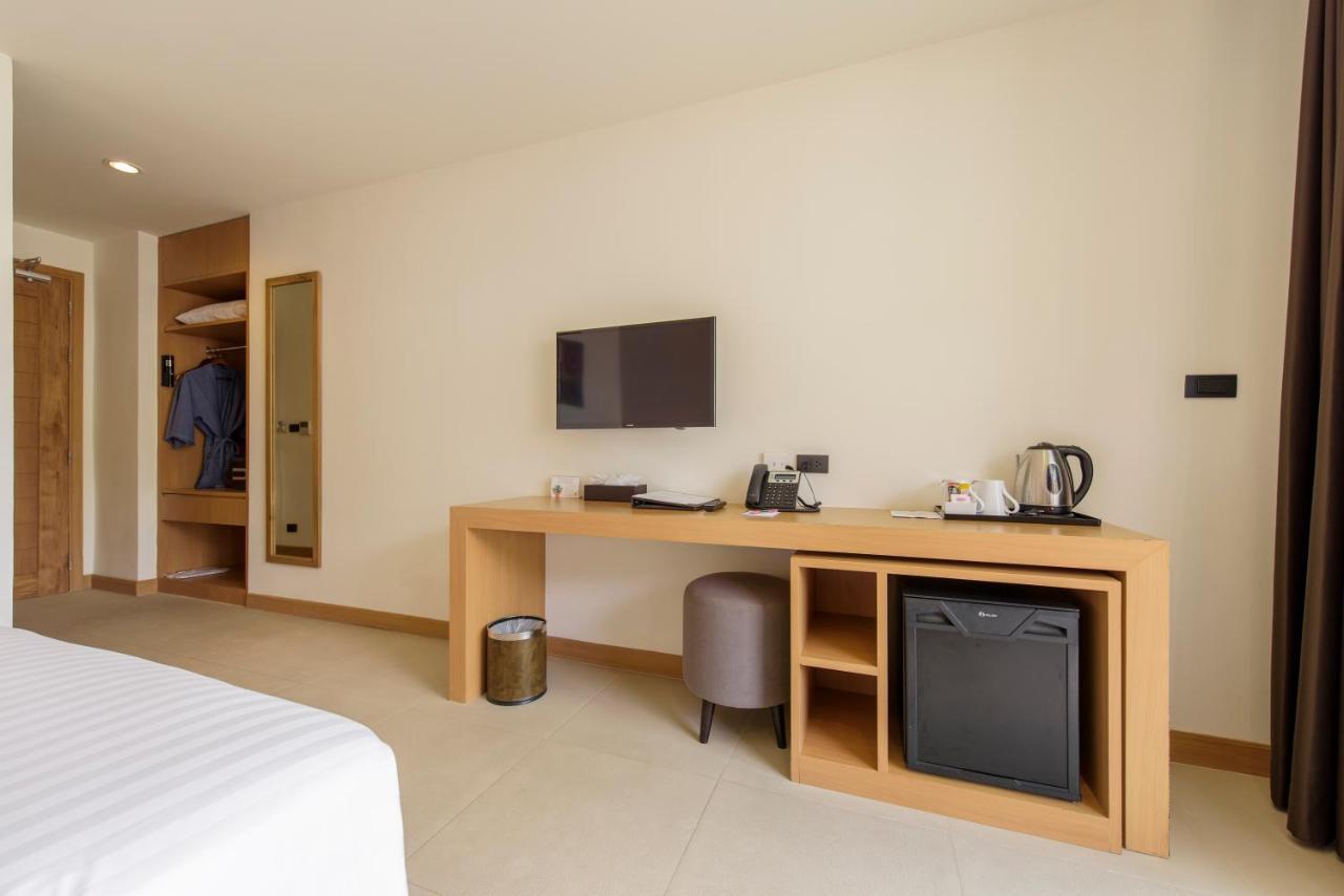 Hotel The Lunar Patong 4*