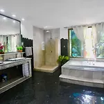 Sunshine Villa And Diving School .