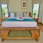 New Luxury Villa With Maid Anchan Tropicana