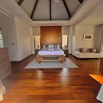 New Luxury Villa With Maid Anchan Tropicana