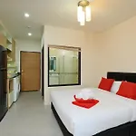 Apartment Naithon Beach By Capital Pro