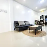 Private 3-Bedroom Retreat Close To Beach & Airport