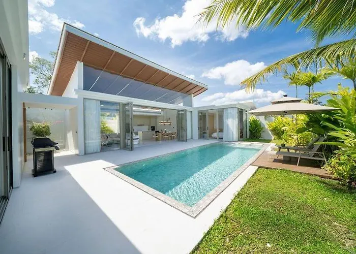 Luxury Villa Pool And Garden