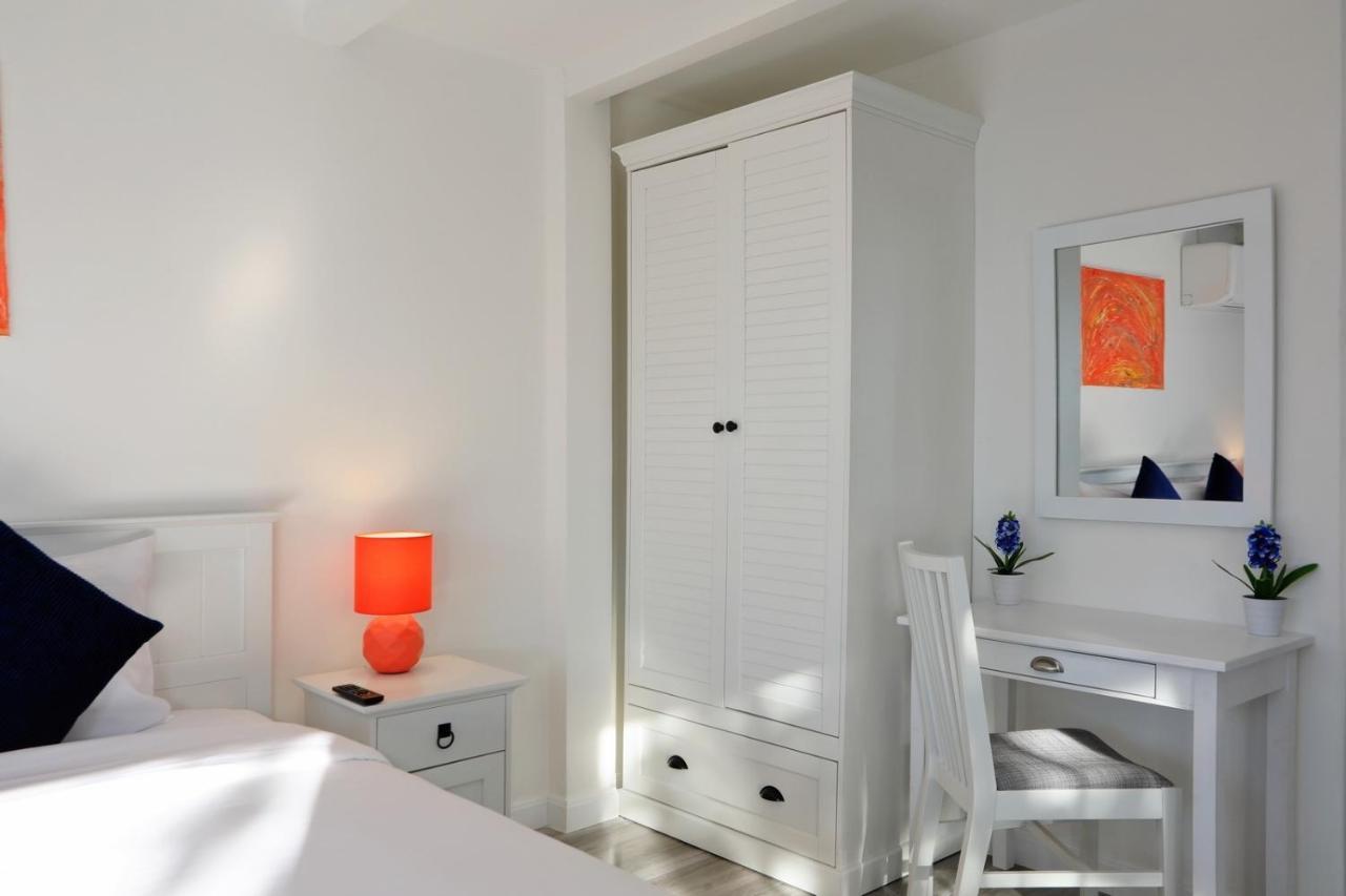 Hotel White 3*