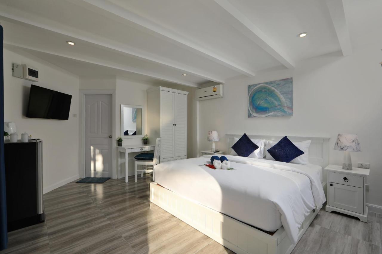 Hotel White 3*